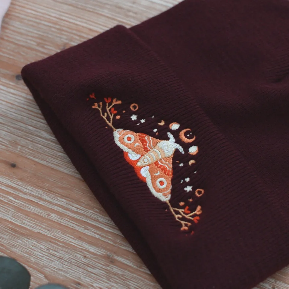 miamouz-beanies-moon-moth-winter-beanie-m-tze-dunkelrot image 1