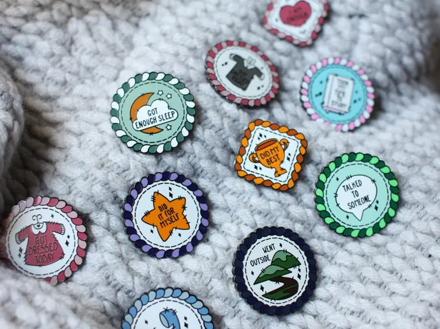 miamouz-self-care-emaille-pins-5er-set-berraschung image 1