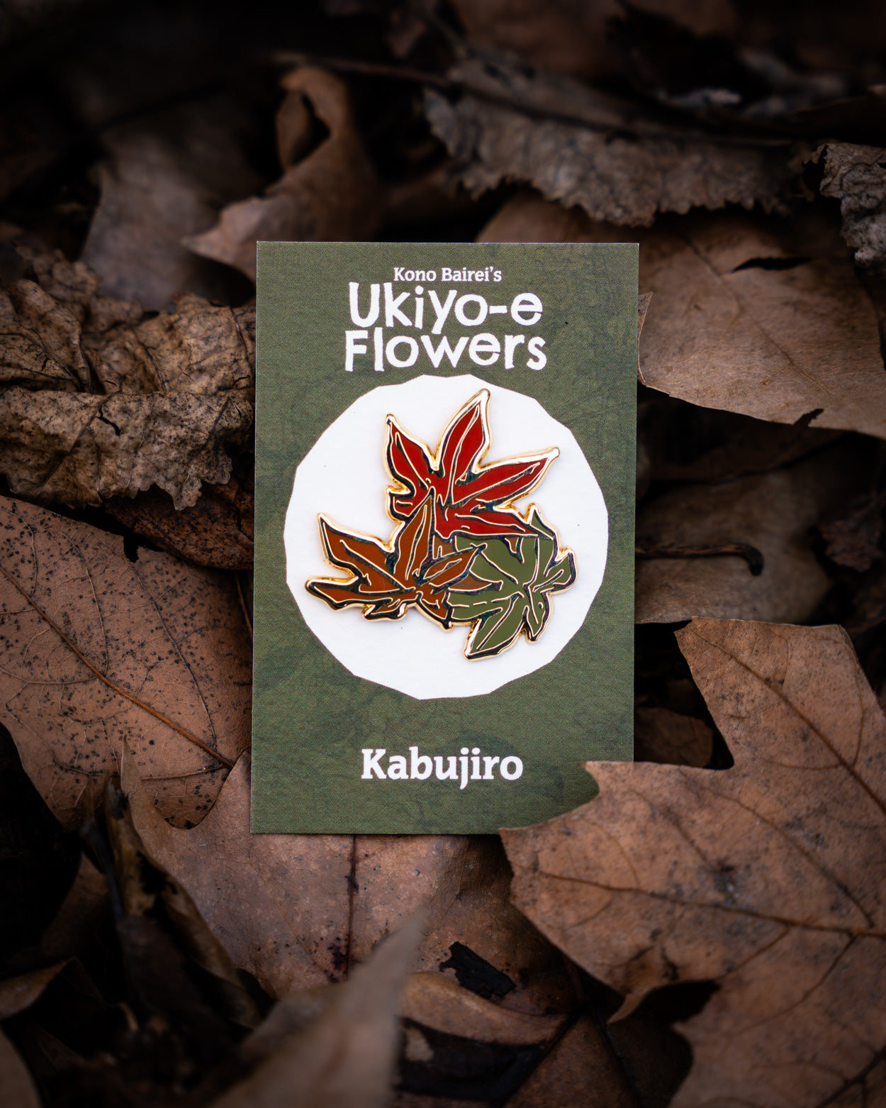 kabujiro-autumn-leaves-ukiyo-e-emaille-pin-40x43mm image 2