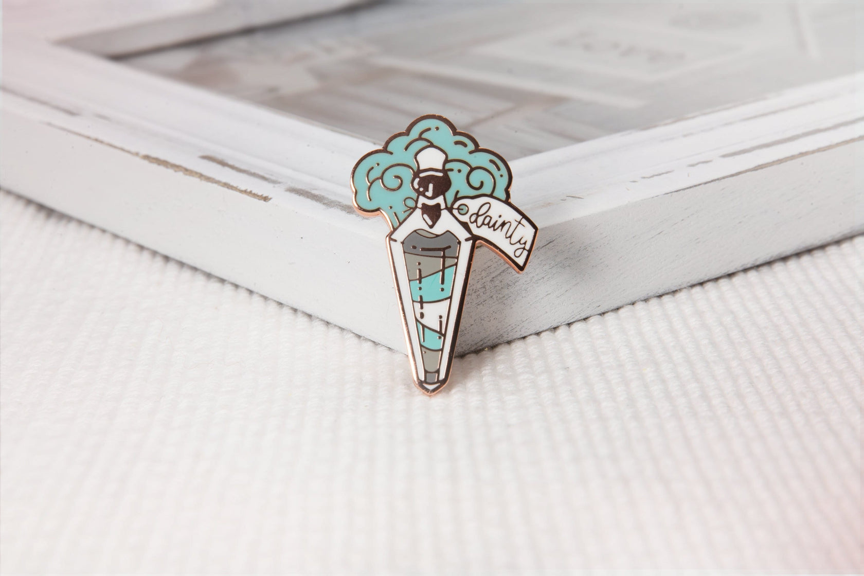 miamouz-enamel-pins-demiboy-pride-potion-pin-gold-36mm image 3
