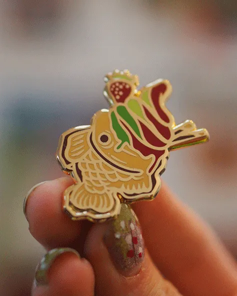 kabujiro-enamel-pins-strawberry-matcha-taiyaki-pin-43mm image 1