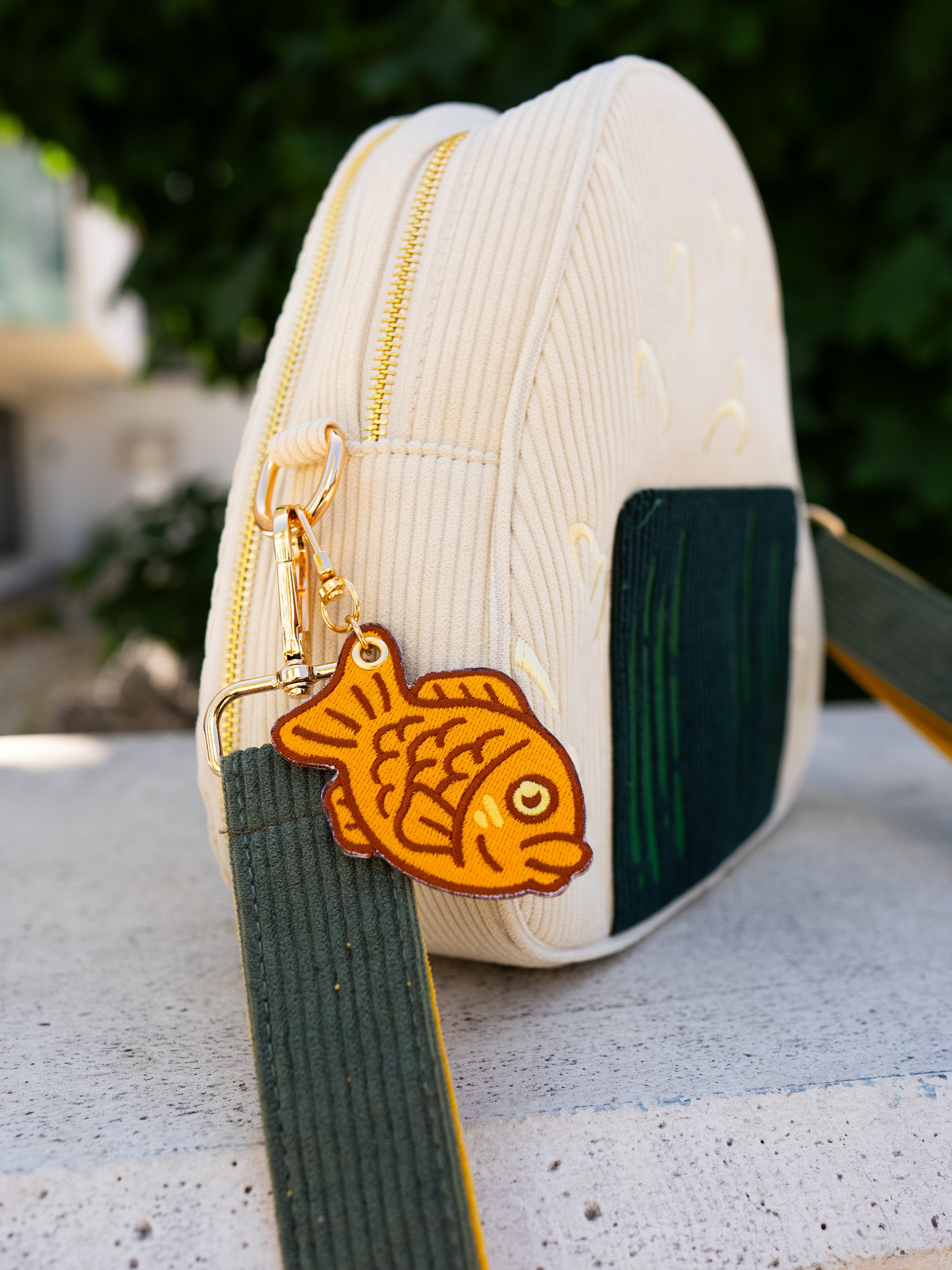 kabujiro-charms-taiyaki-fish-schl-sselanh-nger-gestickt image 2