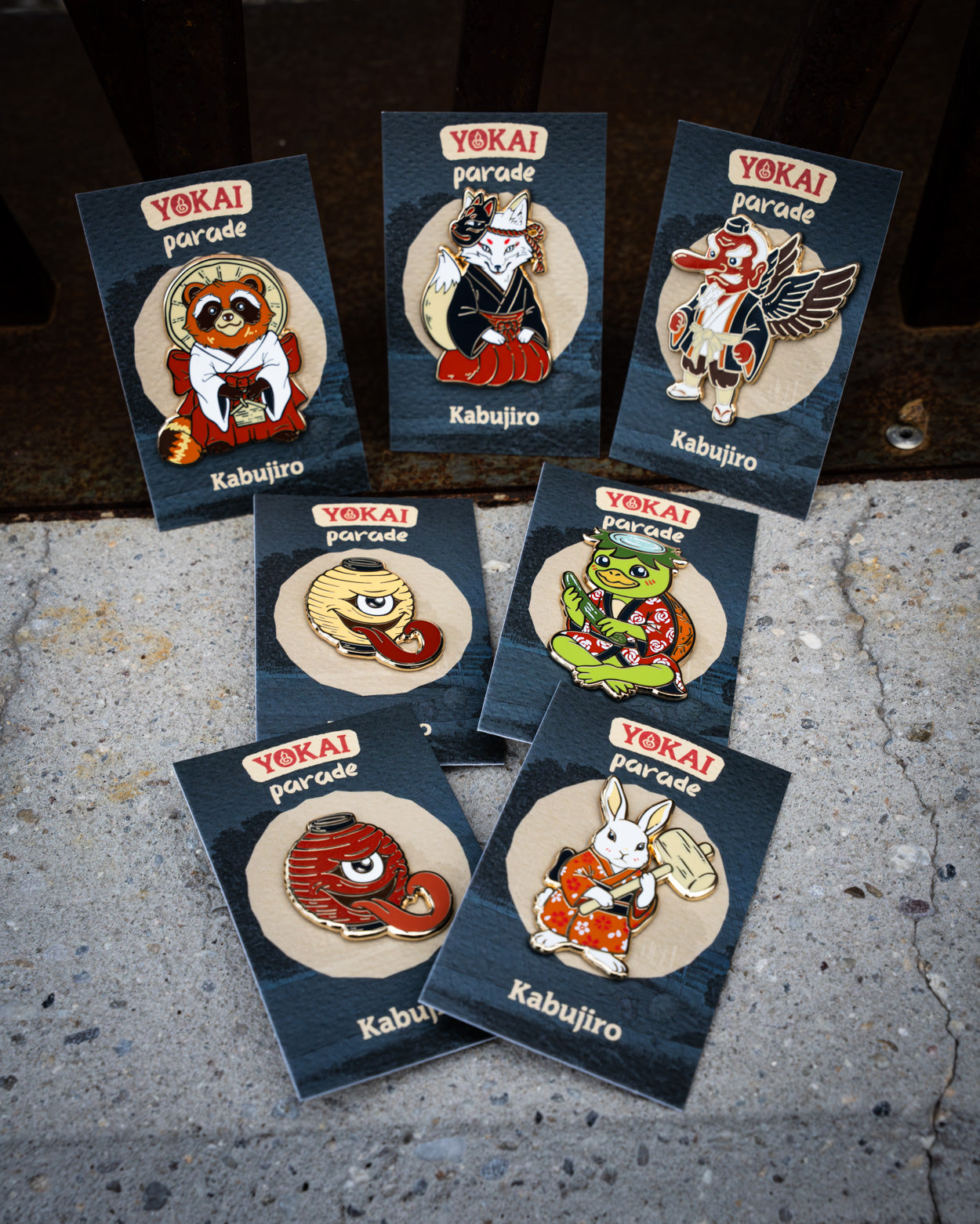 kabujiro-yokai-parade-emaille-pin-set-7-pins-nachtleuchtend image 1