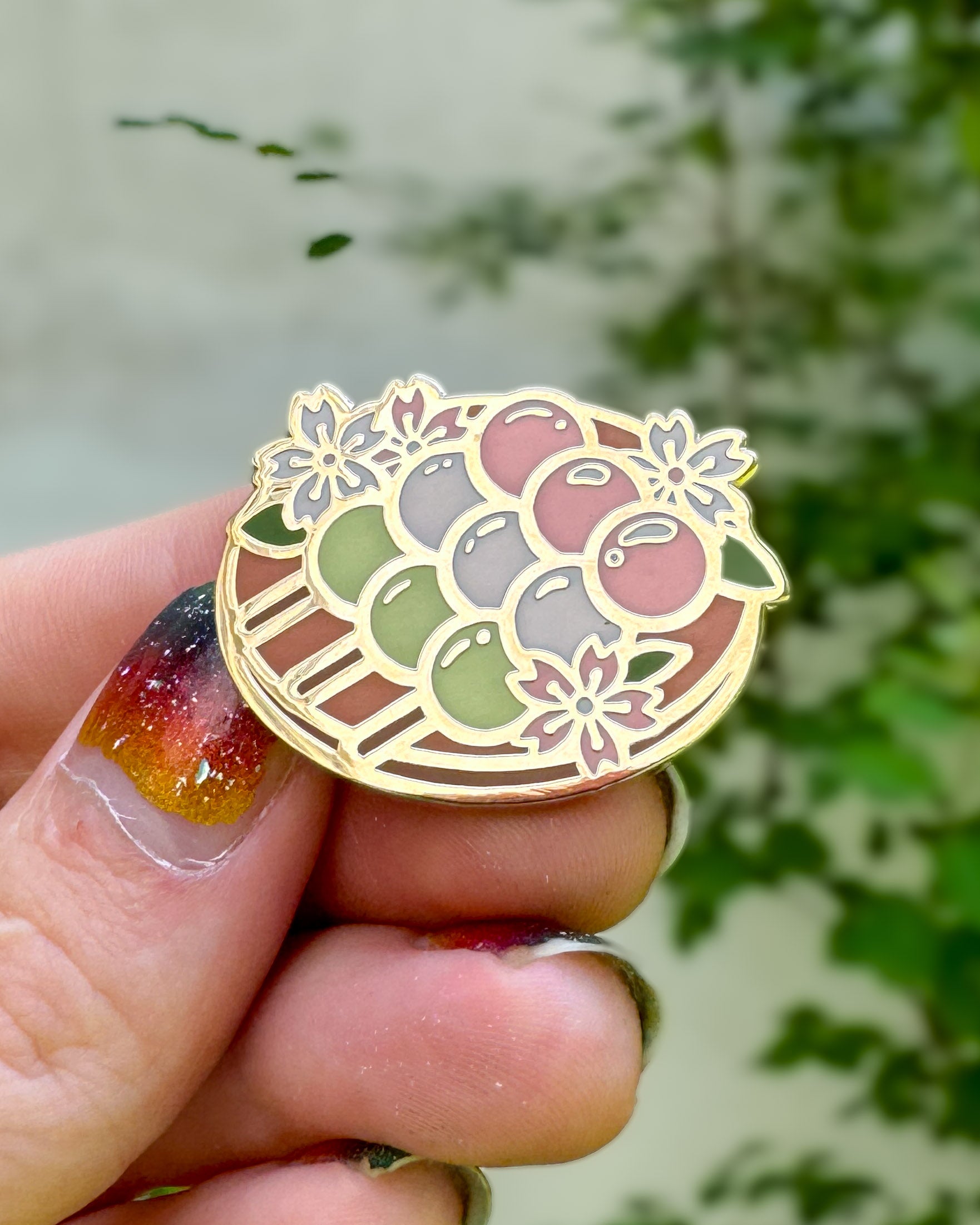 kabujiro-spring-dango-matcha-emaille-pin-35-mm-gold image 1
