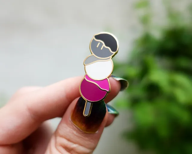kabujiro-pride-dango-emaille-pin-asexual-40mm image 1