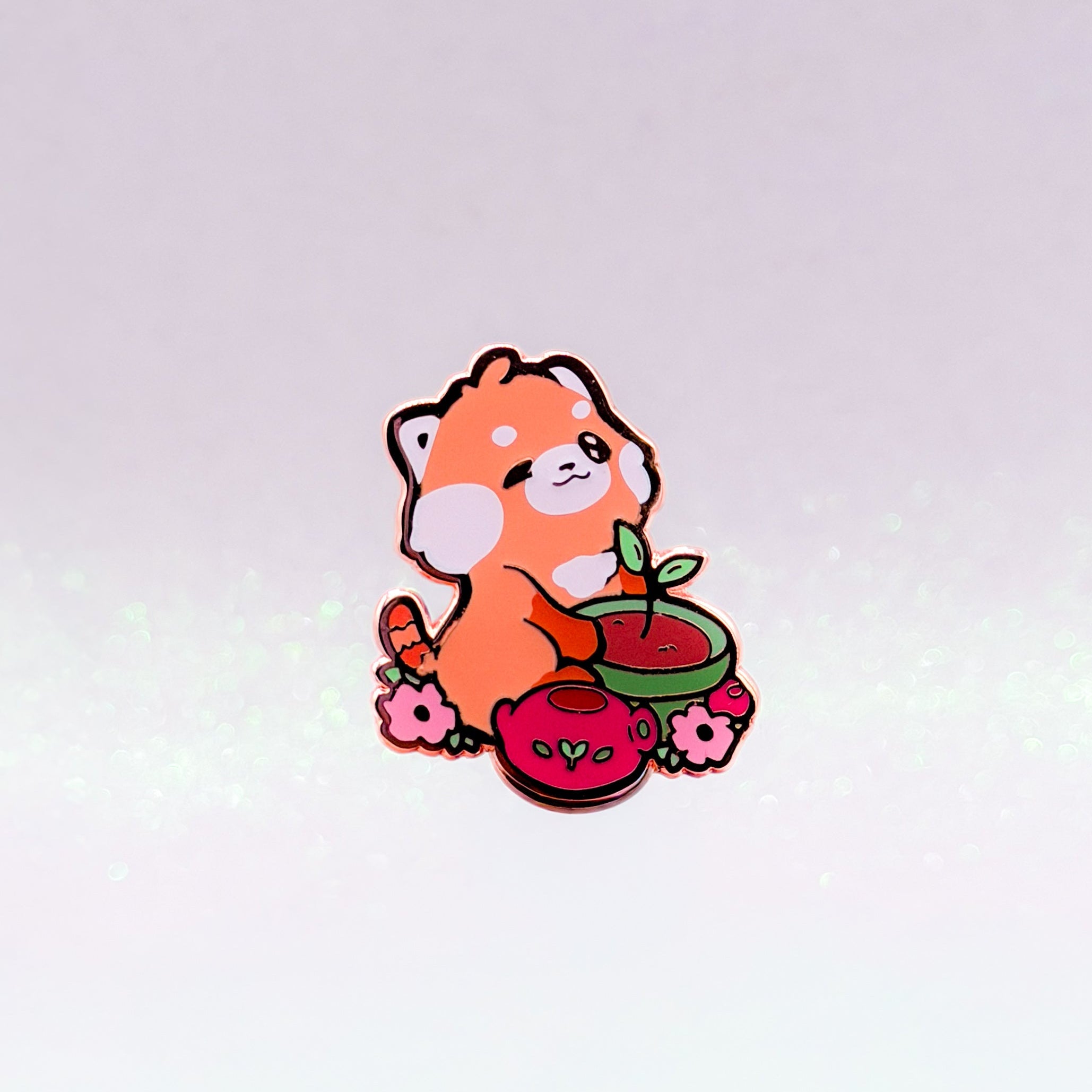miamouz-gardening-red-panda-emaille-pin-30x34mm-rosegold image 1