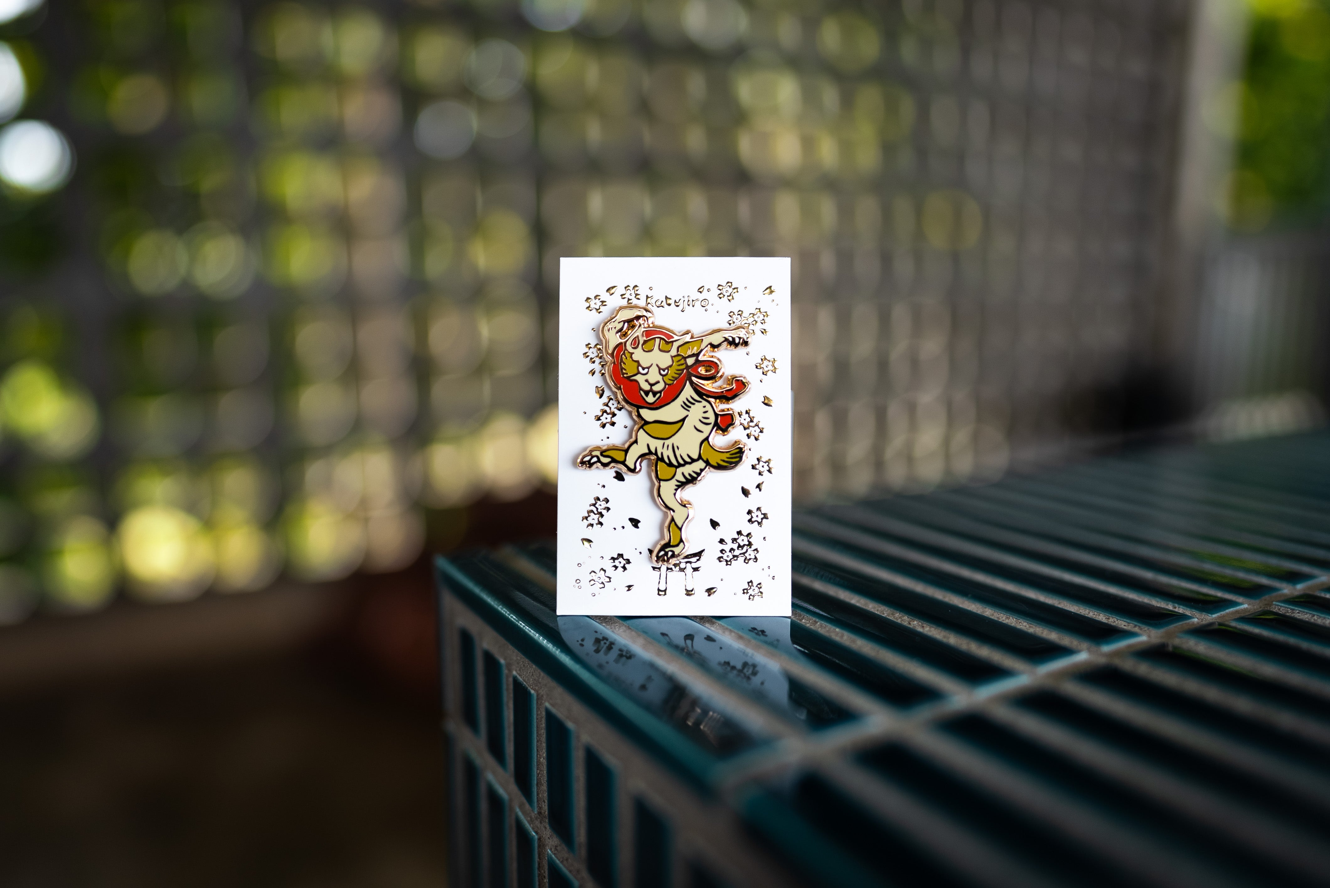 kabujiro-dancing-cat-animal-circus-emaille-pin-katze image 1