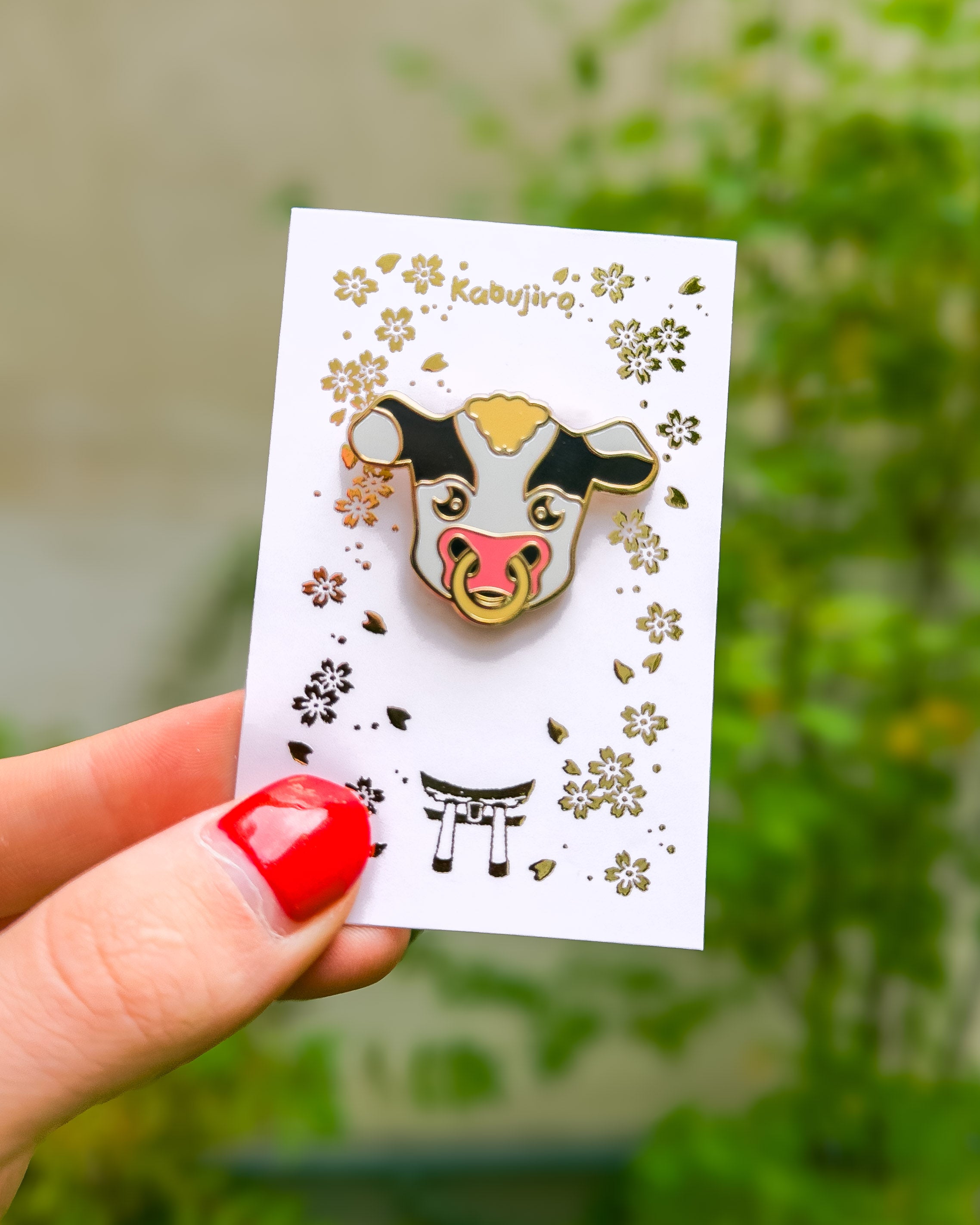 kabujiro-enamel-pins-cow-emaille-pin-kuh-28-mm-gold image 2