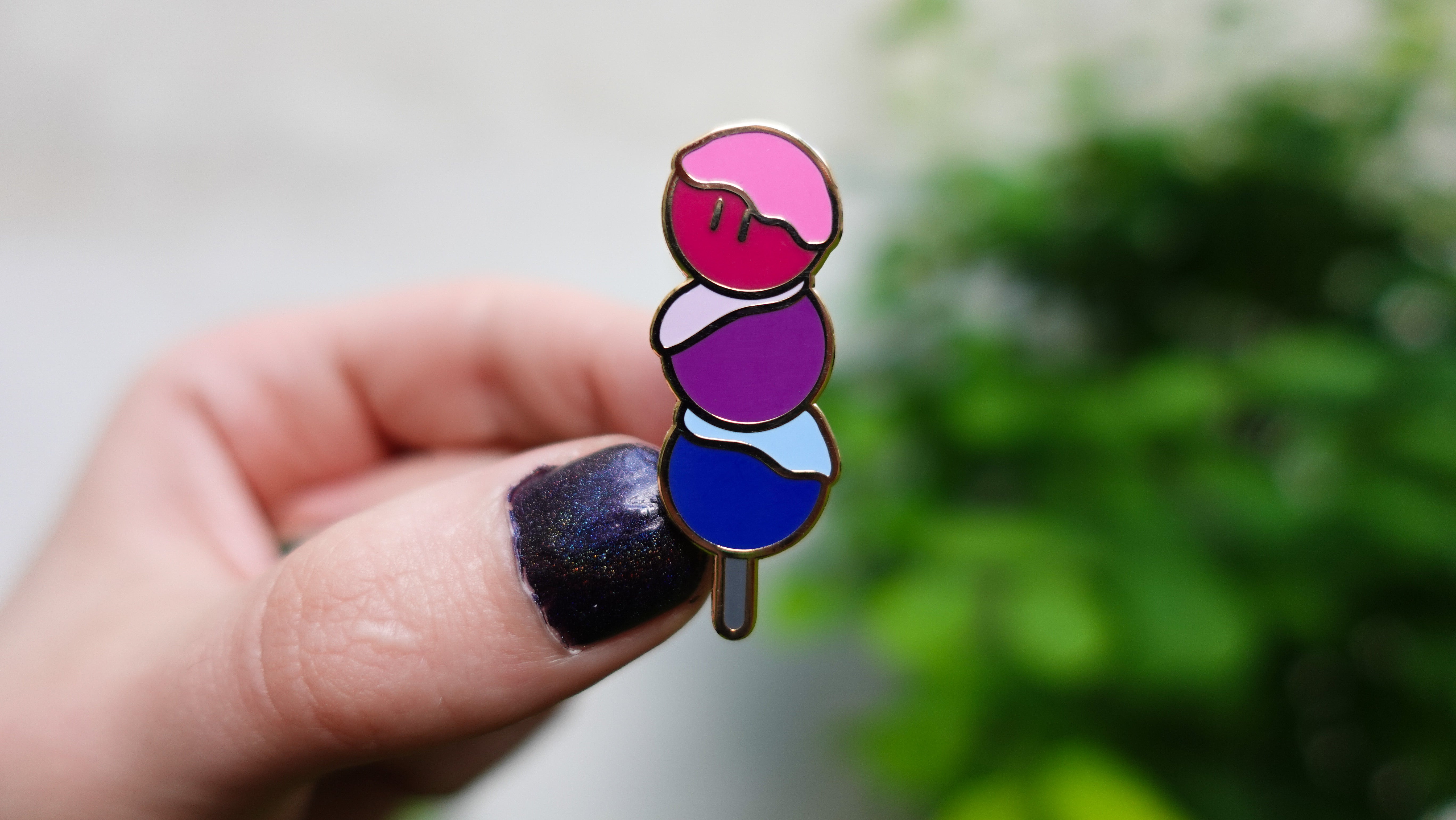 kabujiro-pride-dango-emaille-pin-bisexual-40mm-vergoldet image 1