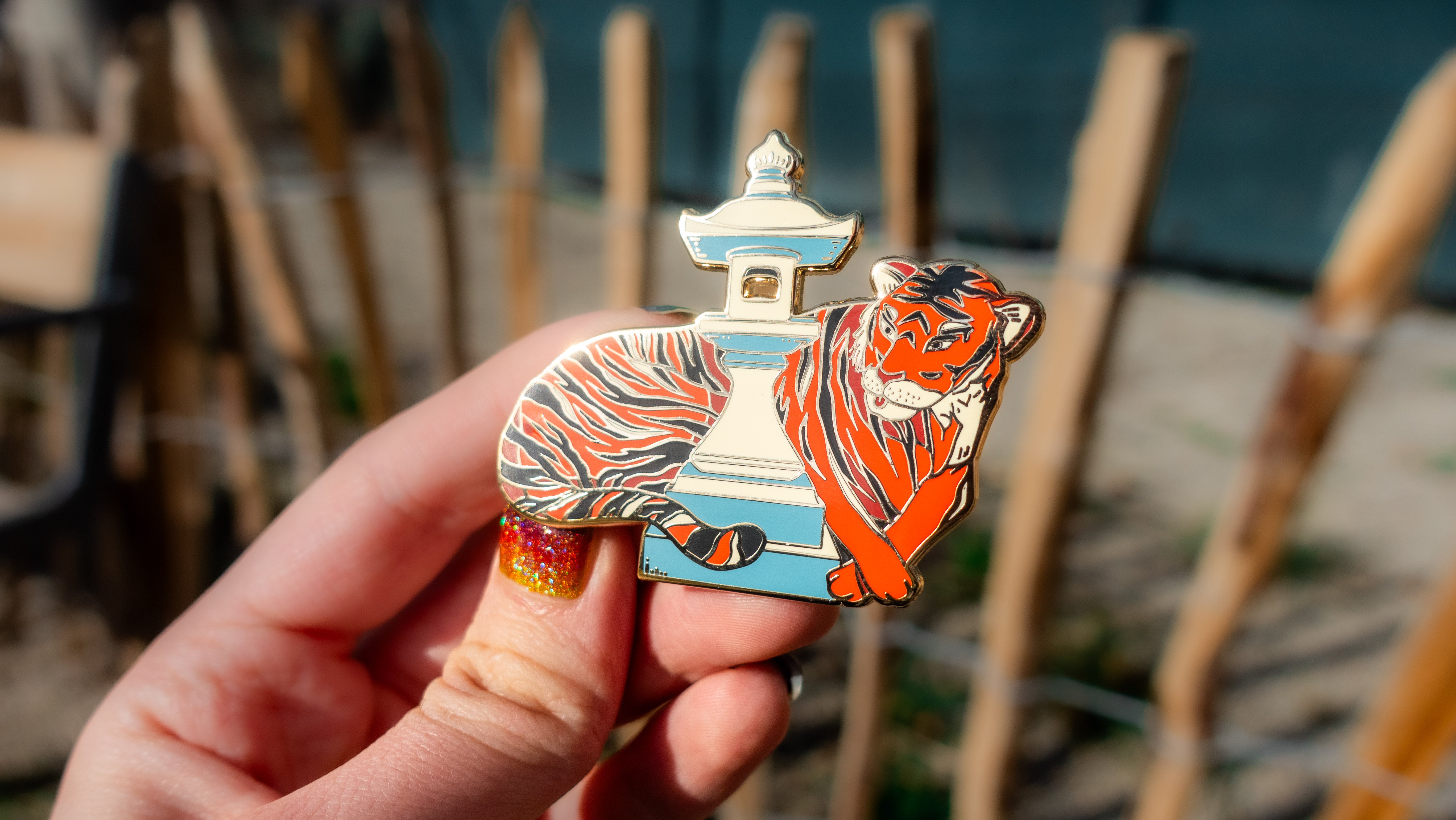 kabujiro-enamel-pins-lantern-tiger-emaille-pin-tiger image 1