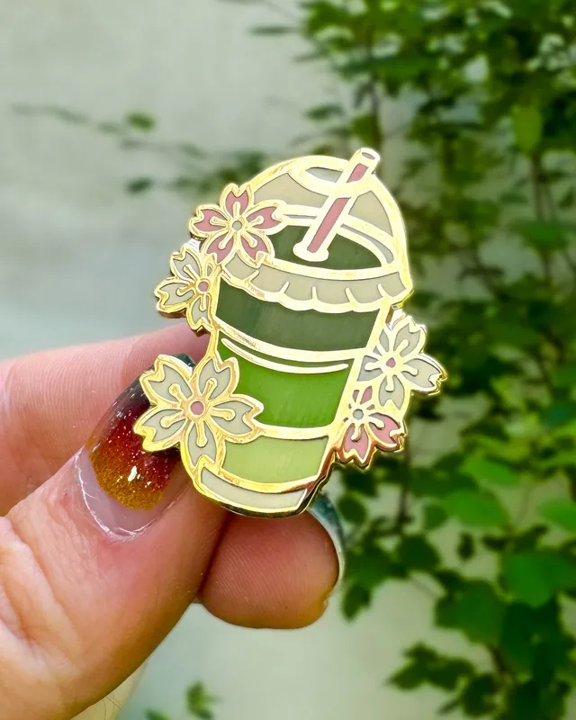 kabujiro-enamel-pins-matcha-latte-pin-dessert-35mm image 1