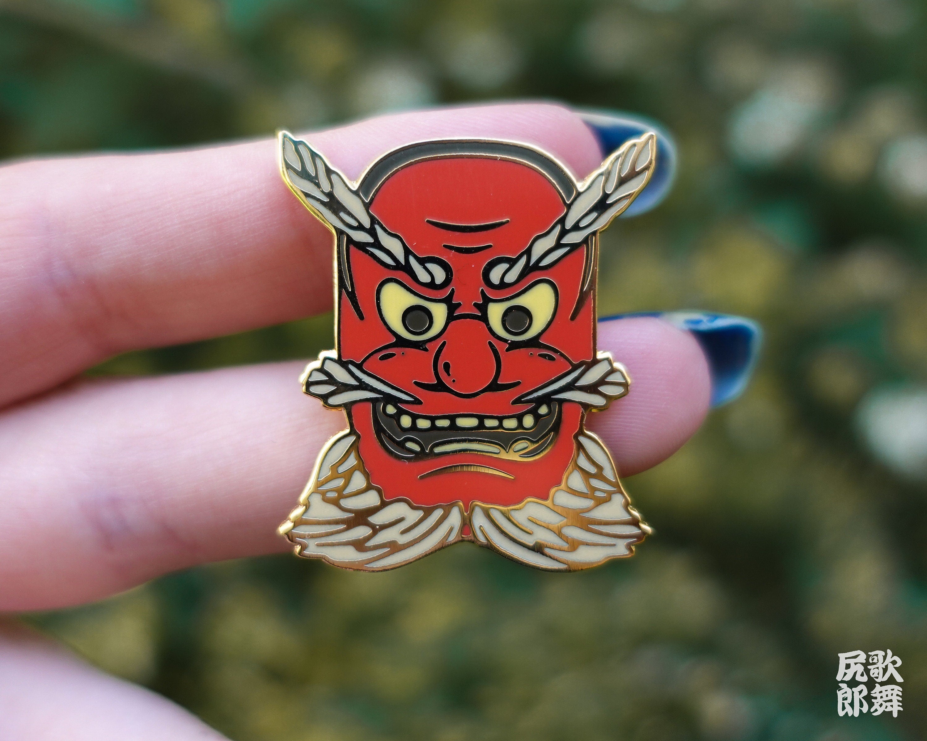kabujiro-enamel-pins-japanese-tengu-mask-emaille-pin-35mm-gold image 2