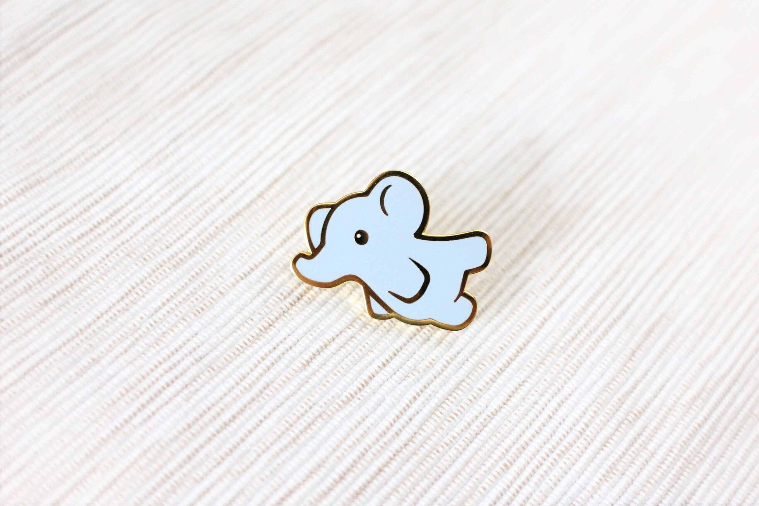 miamouz-dreamscape-elefant-emaille-pin-hellblau-gold image 1