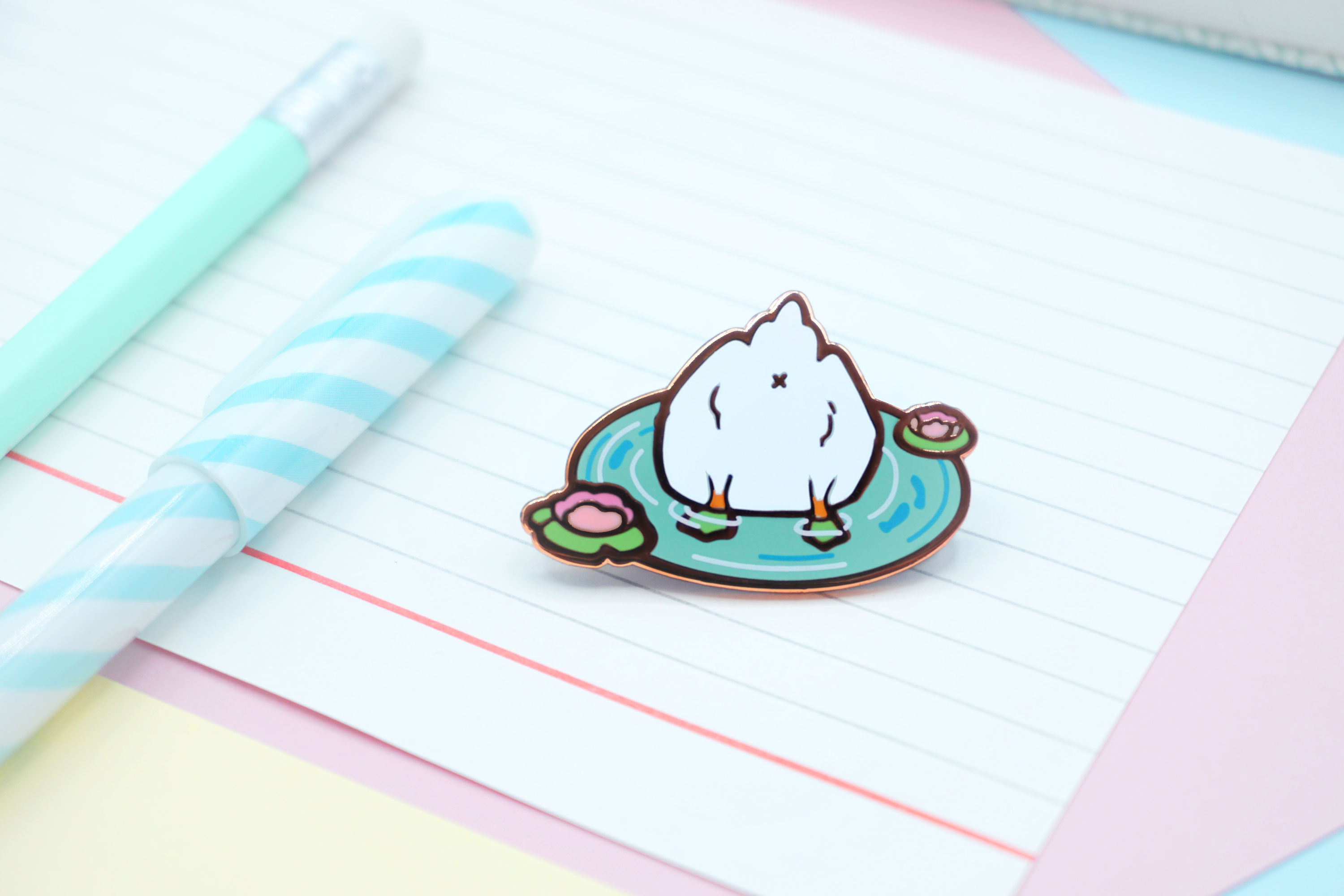 miamouz-duck-butt-enamel-pin-ente-normal-quality image 2