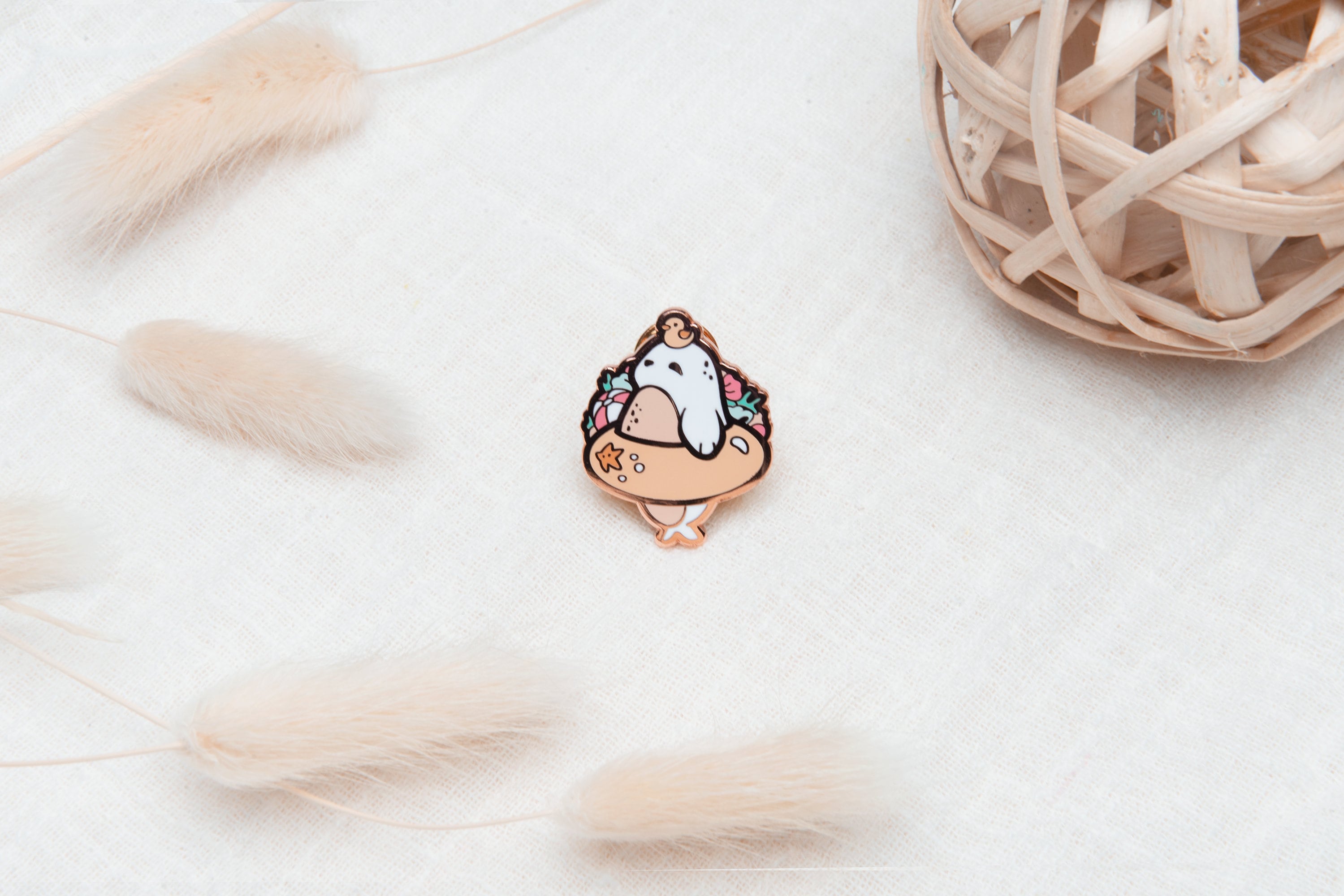 miamouz-sweet-summer-seal-emaille-pin-kupfer-32mm image 2