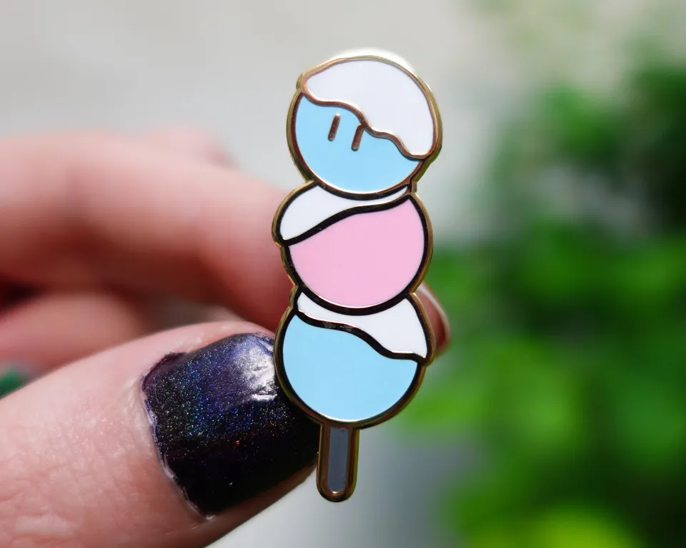 kabujiro-pride-dango-emaille-pin-trans-40-mm image 1