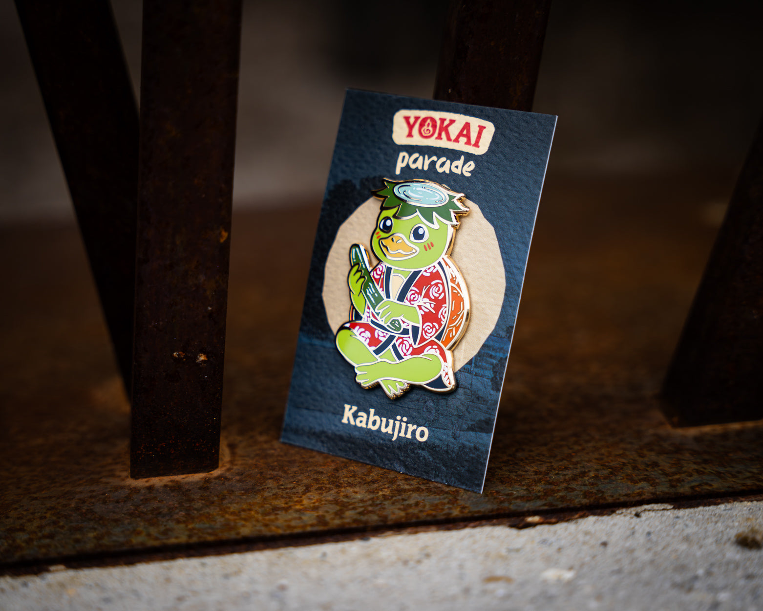 kabujiro-enamel-pins-kappa-emaille-pin-yokai-gr-n-50mm image 2