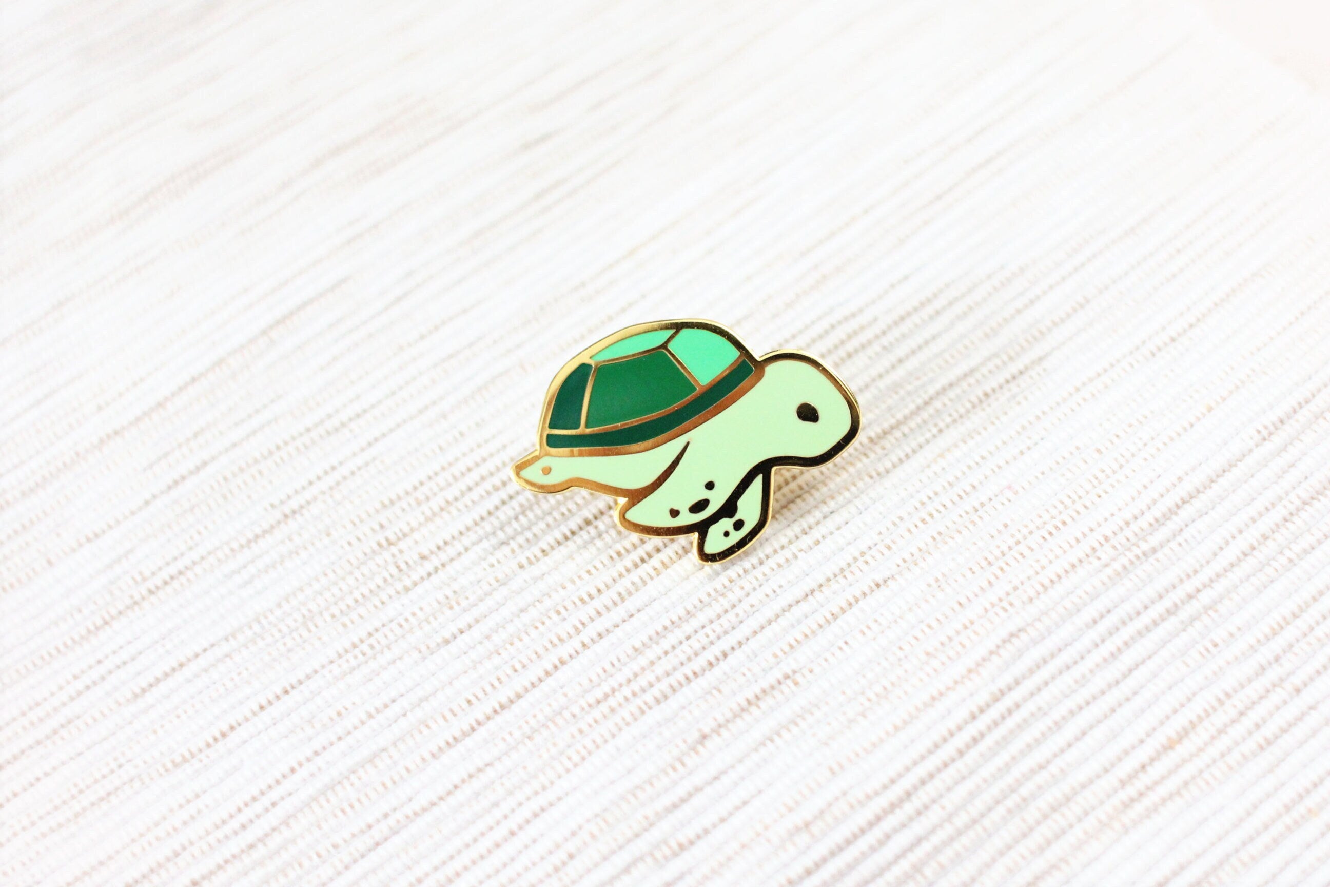 miamouz-river-turtle-dreamscape-emaille-pin image 1