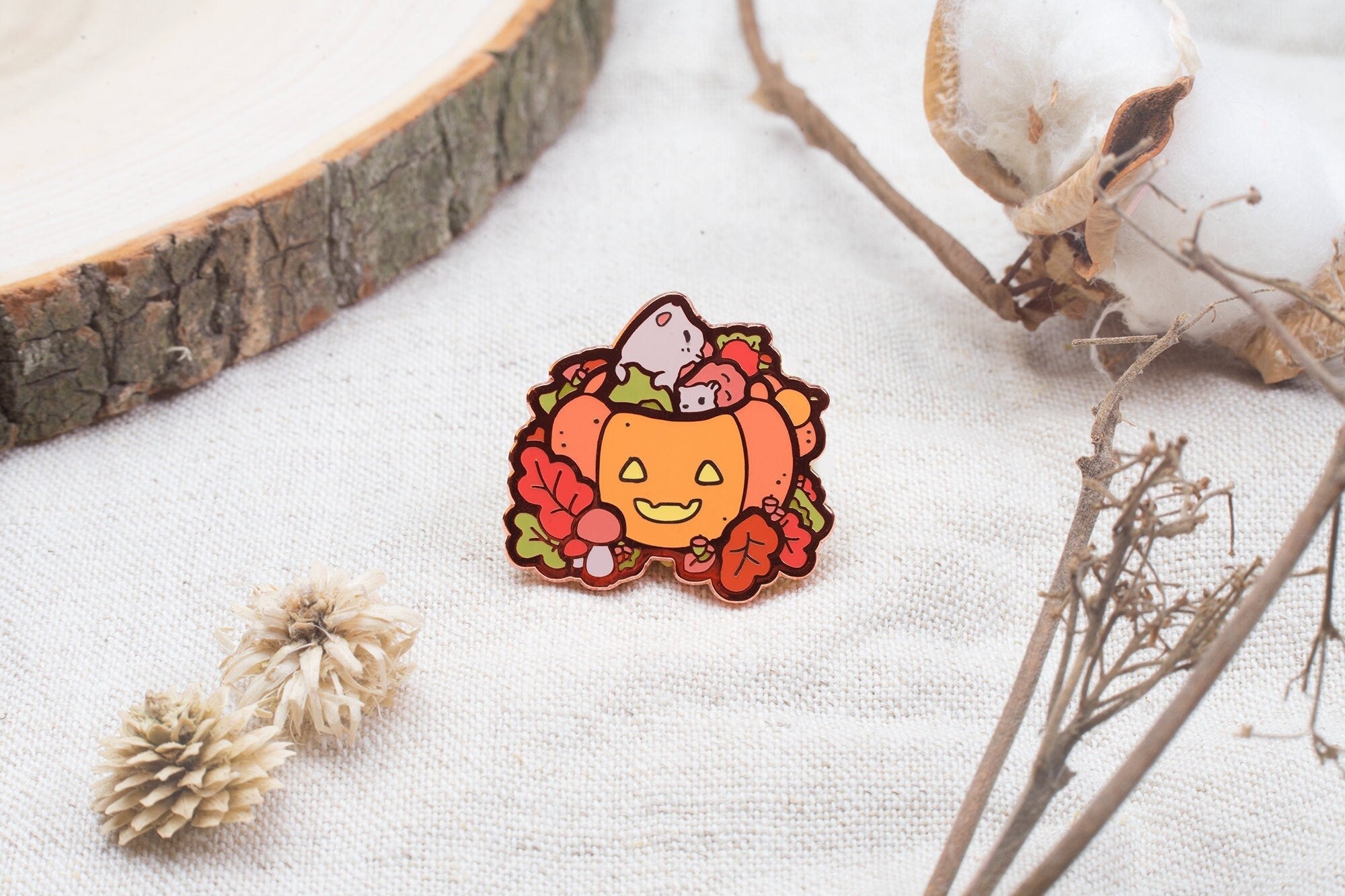 miamouz-enamel-pins-cozy-hedgehogs-emaille-pin-herbst image 1