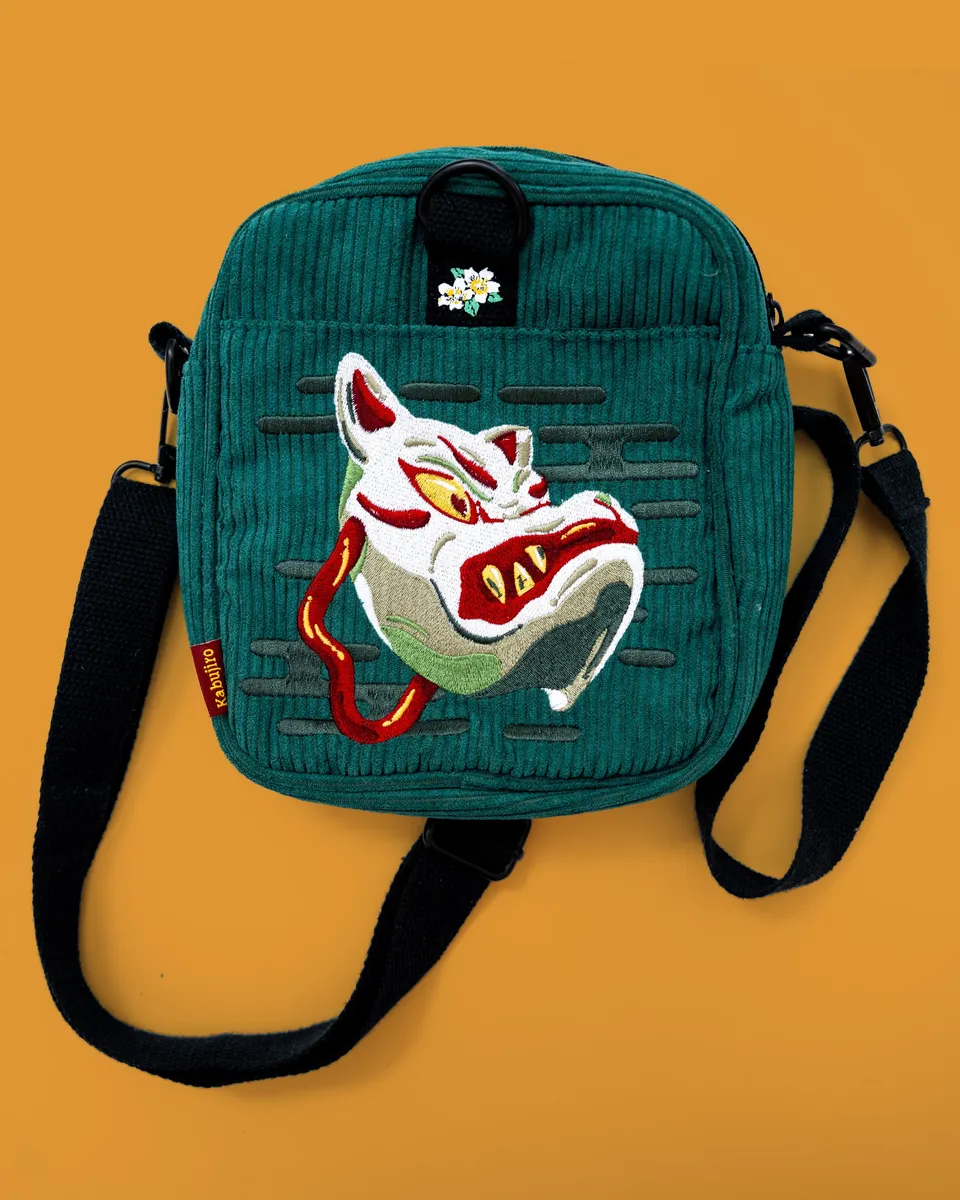 kabujiro-kitsune-mask-umh-ngetasche-crossbody-bag-15x18-cm image 1