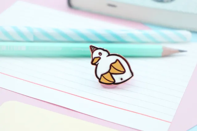 miamouz-enamel-pins-party-hat-duck-emaille-pin-16x22mm image 1