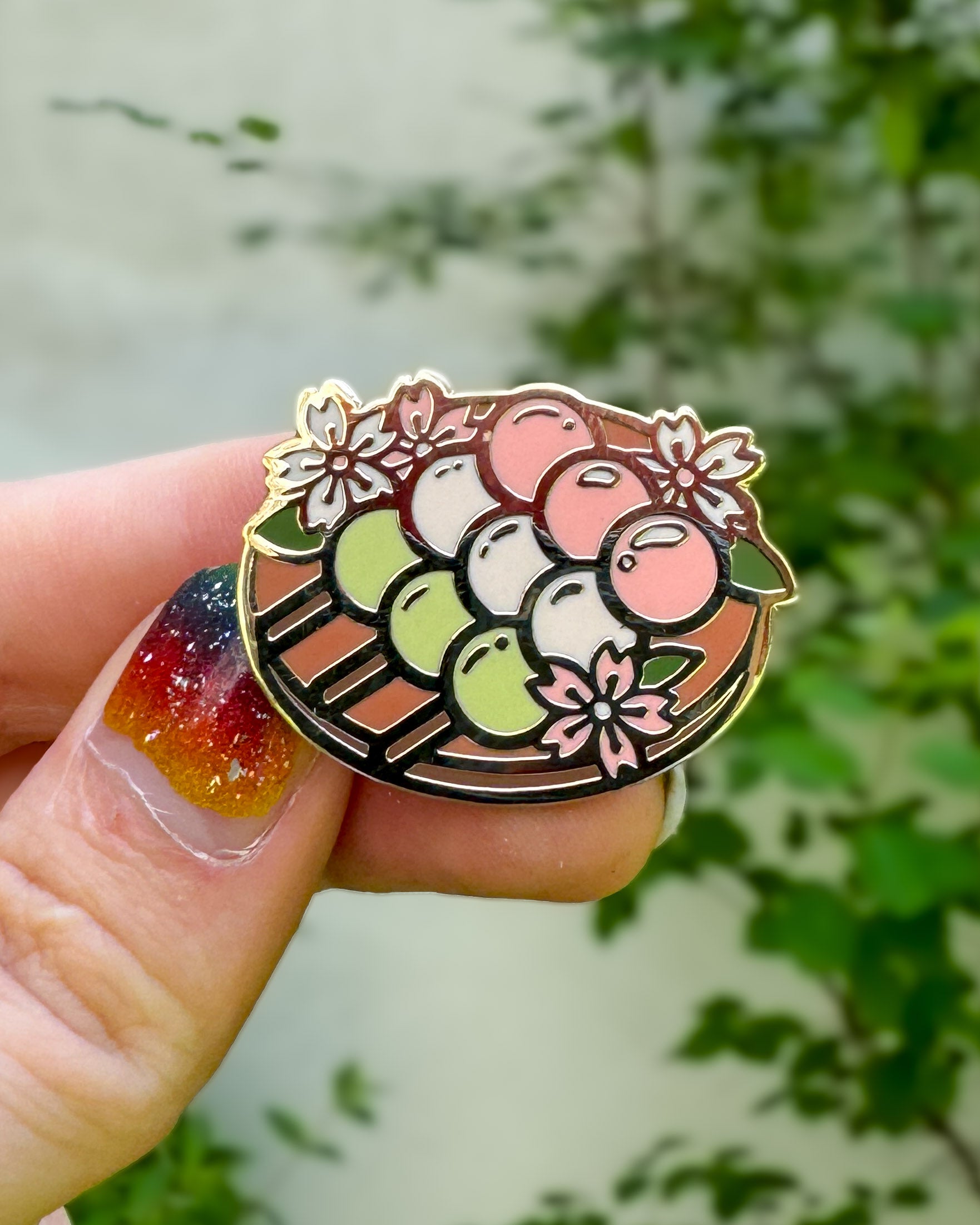 kabujiro-spring-dango-matcha-emaille-pin-35-mm-gold image 2