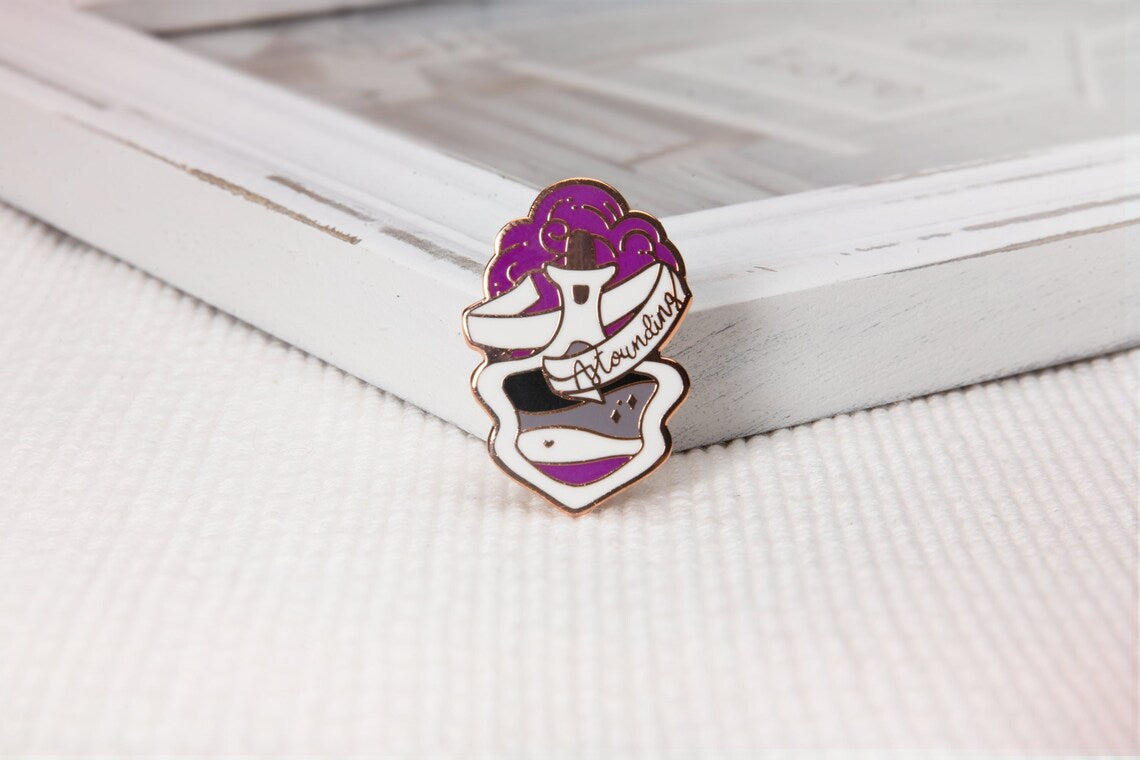 miamouz-pride-potion-asexual-emaille-pin-ace-flag-gold image 2