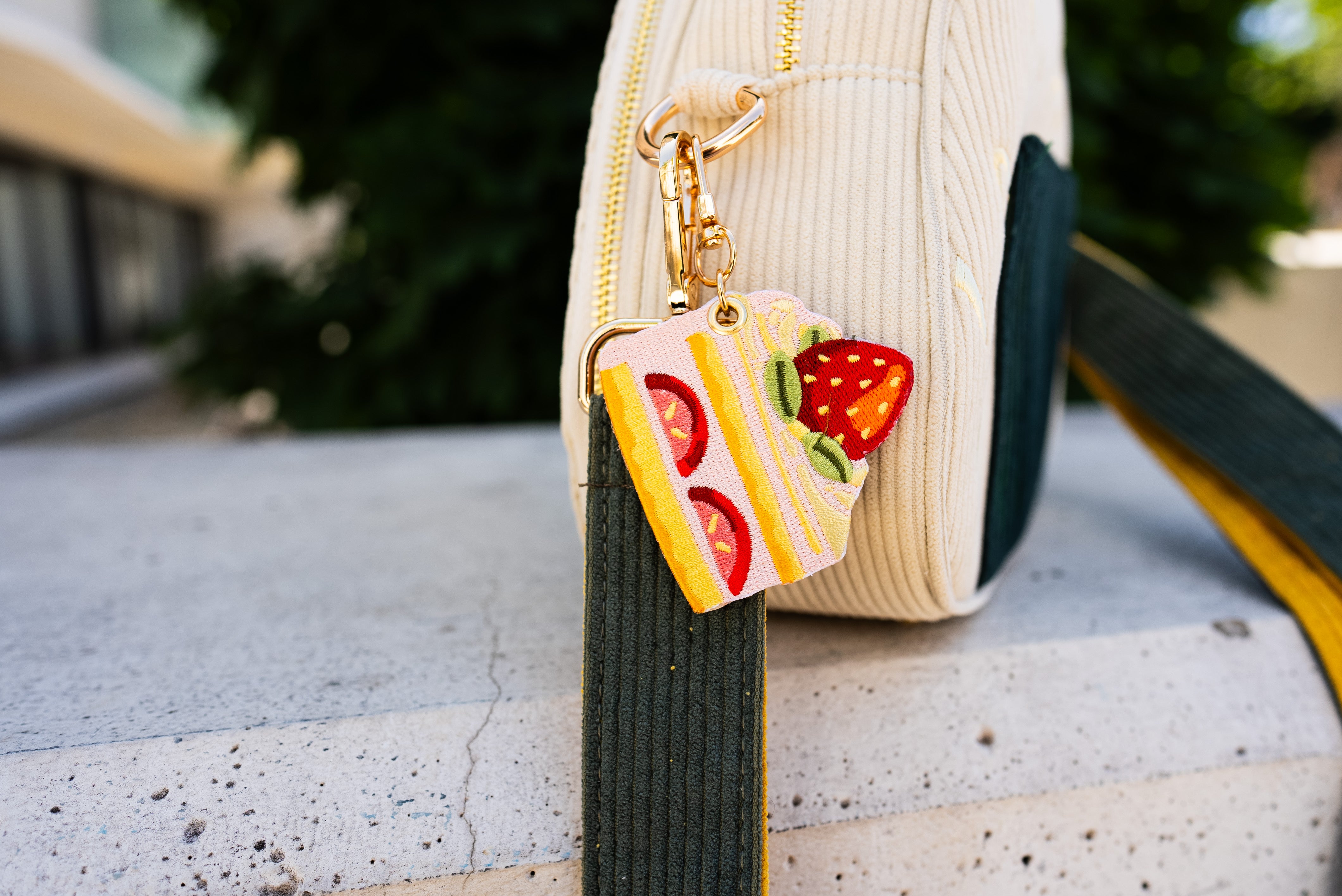 kabujiro-strawberry-cake-charm-anh-nger-gestickt image 2