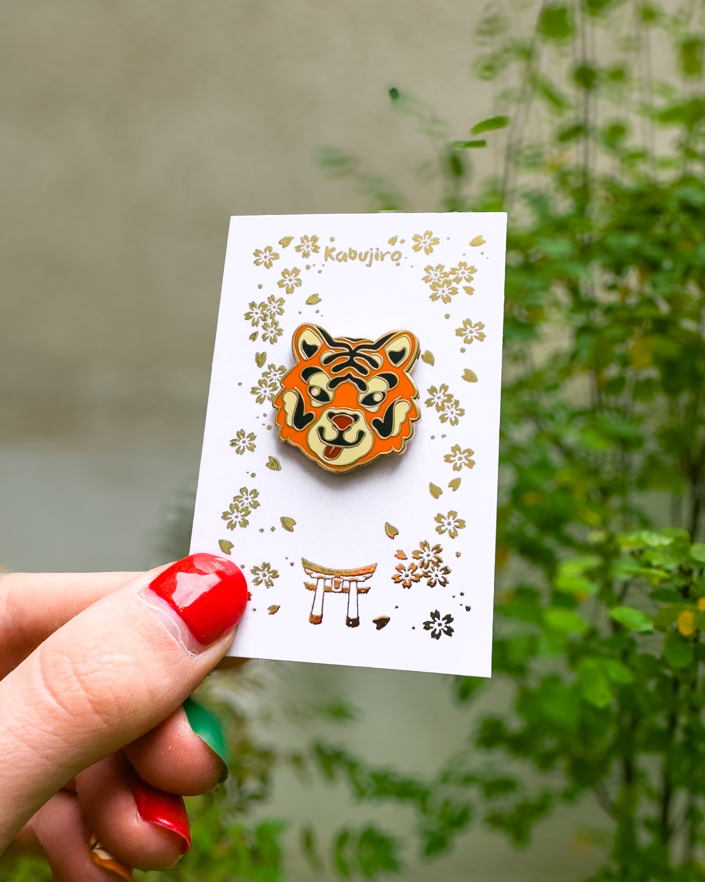 kabujiro-tiger-emaille-pin-gold-28-mm-tier image 2