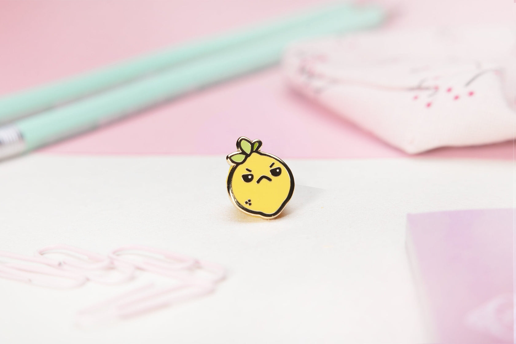 miamouz-bitter-lemon-emaille-pin-zitrone-gelb-14-mm image 4