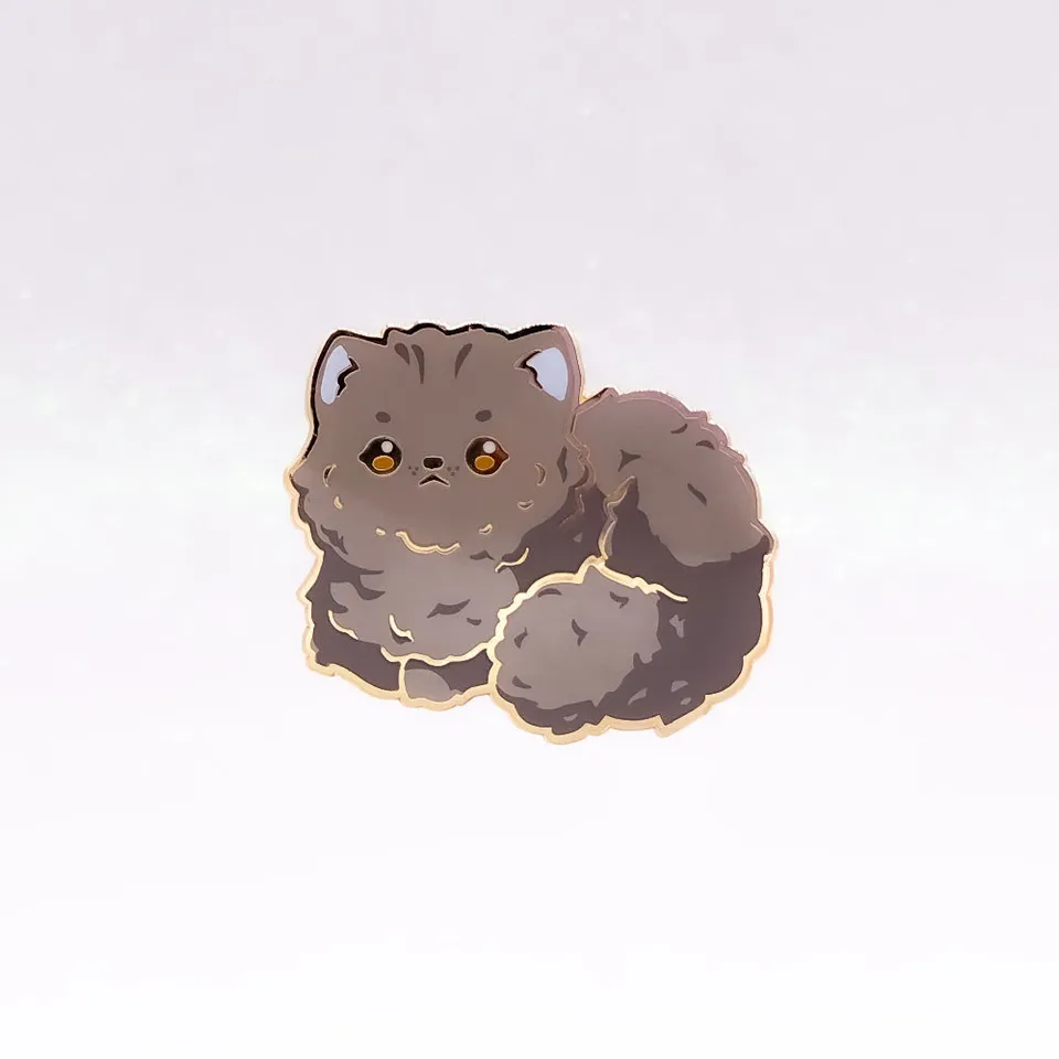 miamouz-perserkatze-emaille-pin-hellgrau-normal-quality image 1