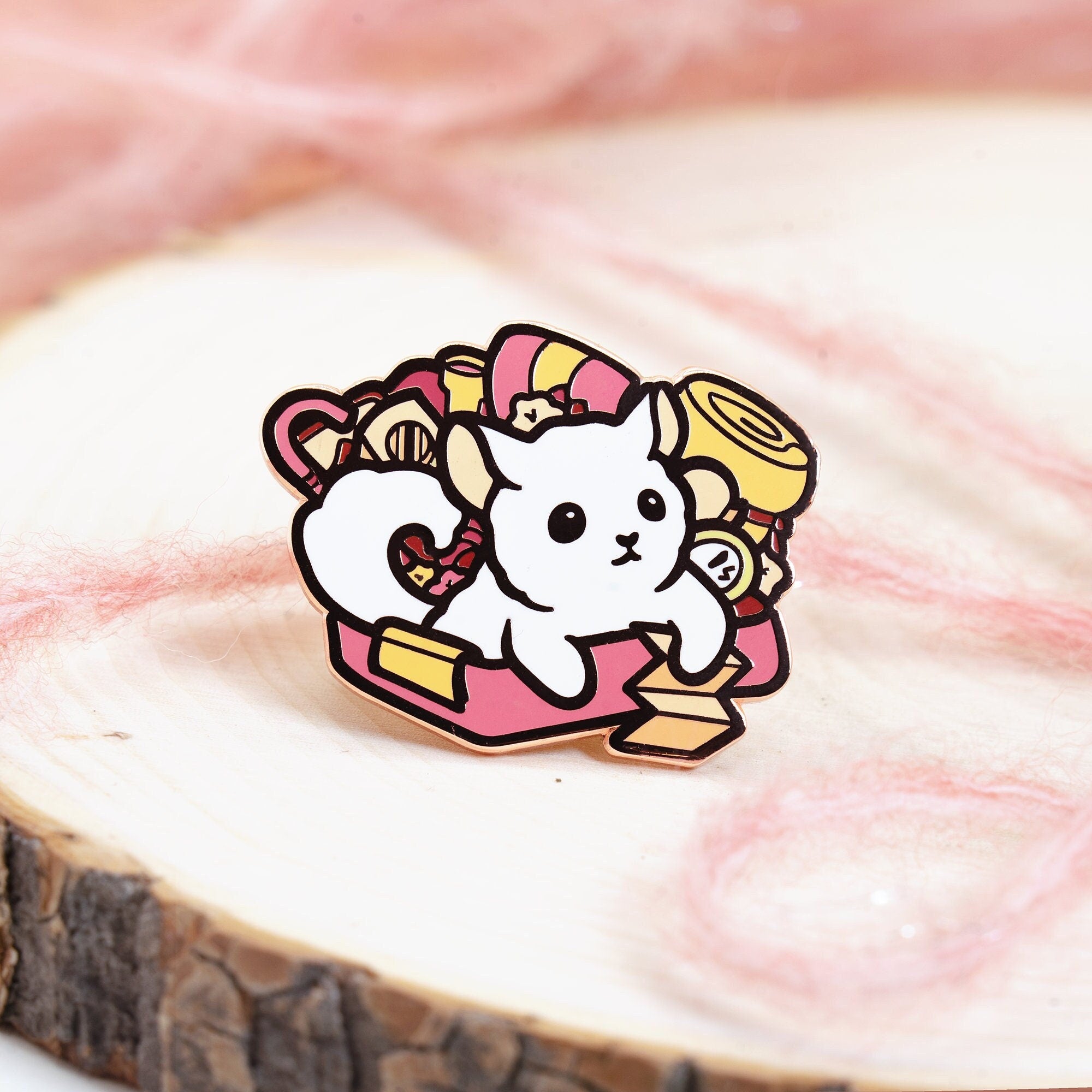 miamouz-enamel-pins-chinchilla-abenteuer-emaille-pin-37mm image 1
