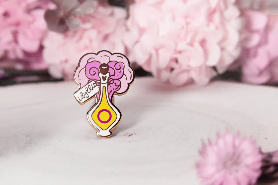miamouz-pride-potion-intersex-emaille-pin-32x22mm image 1