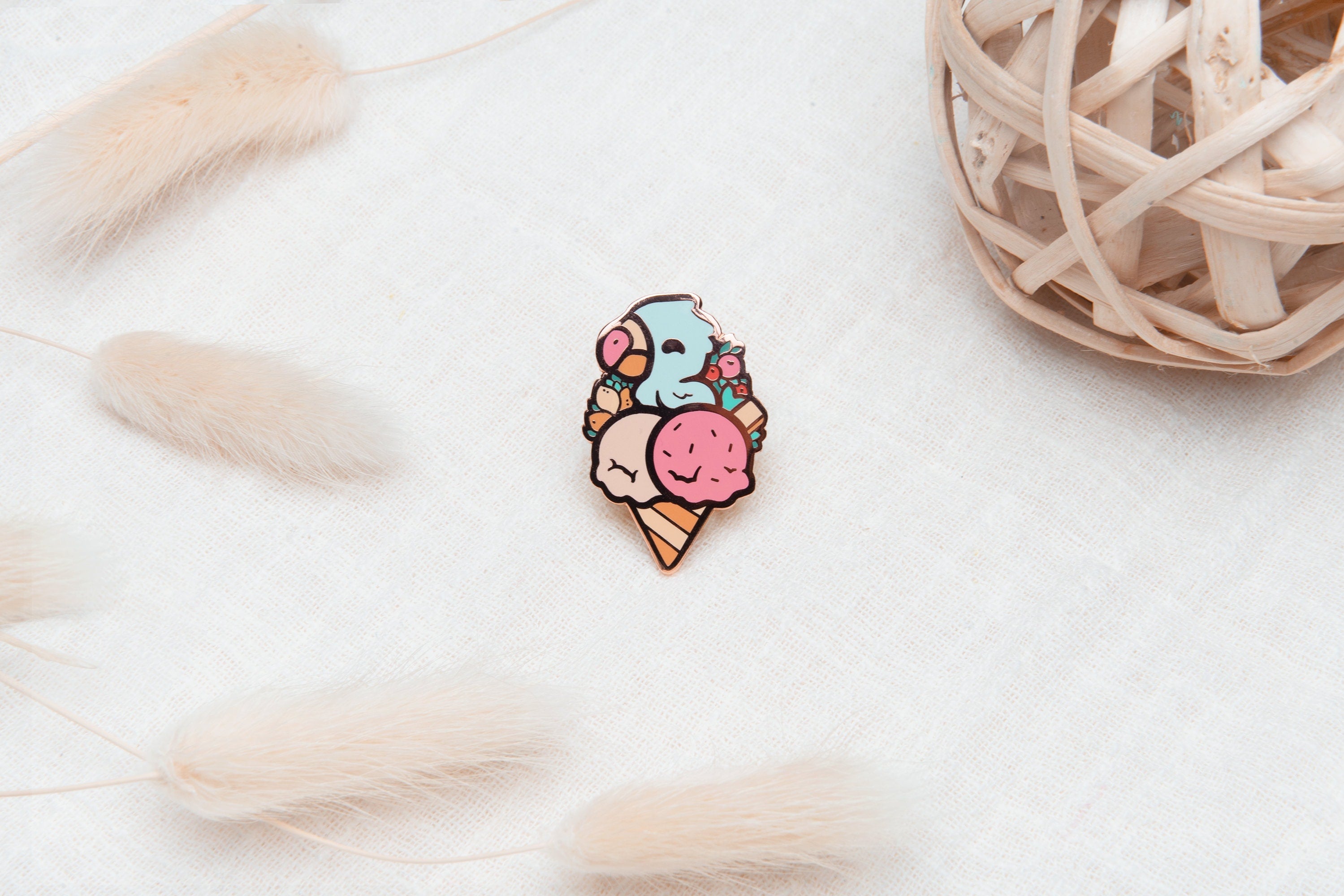 miamouz-enamel-pins-tukan-eis-emaille-pin-sommer-kupfer image 2