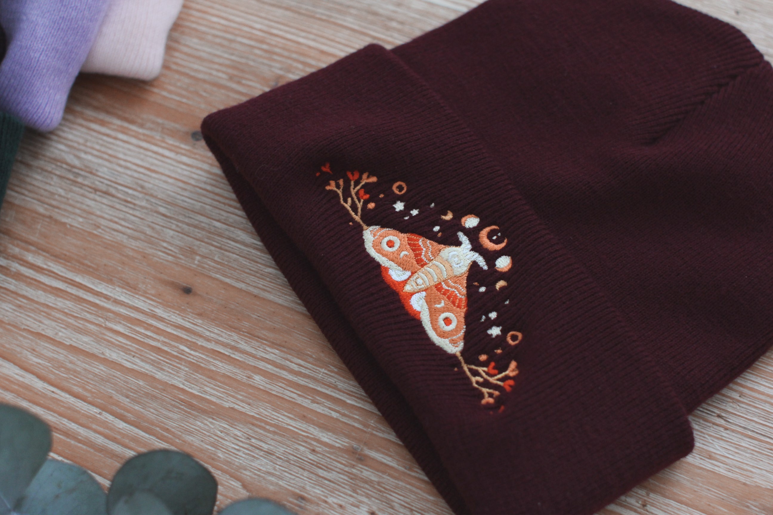 miamouz-beanies-moon-moth-winter-beanie-m-tze-dunkelrot image 3