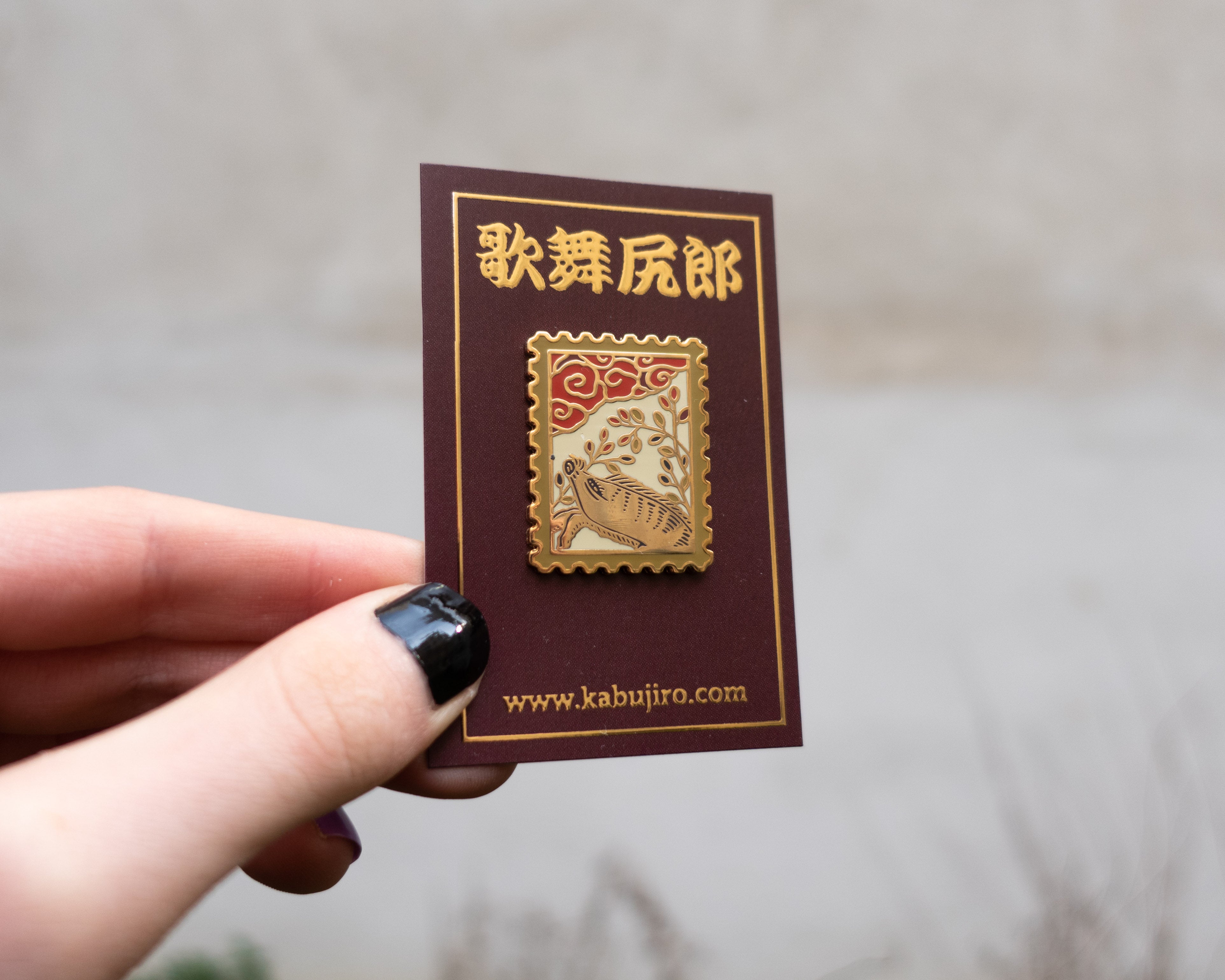 kabujiro-enamel-pins-hanafuda-wildschwein-pin-35mm-gold image 3